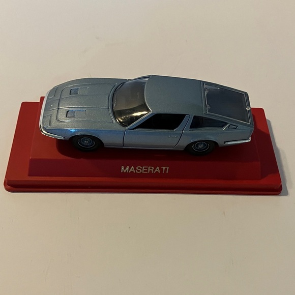 Maserati Grand Tour Collector’s Diecast Car